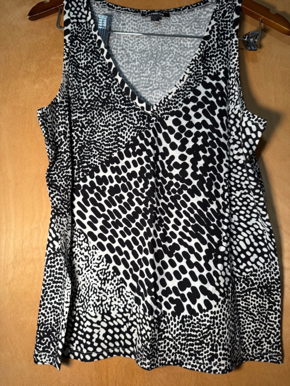 Express Black & White V-Neck Sleeveless Tank